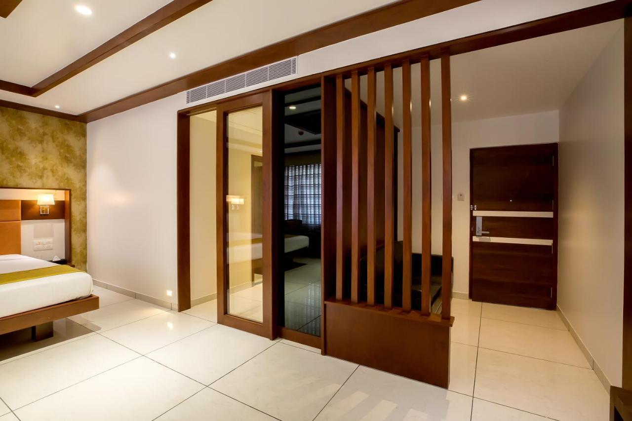 เดอะ เฟิร์น เรซิเดนซี วิชัยปุระ Hotel บิจาปุร์ ภายนอก รูปภาพ