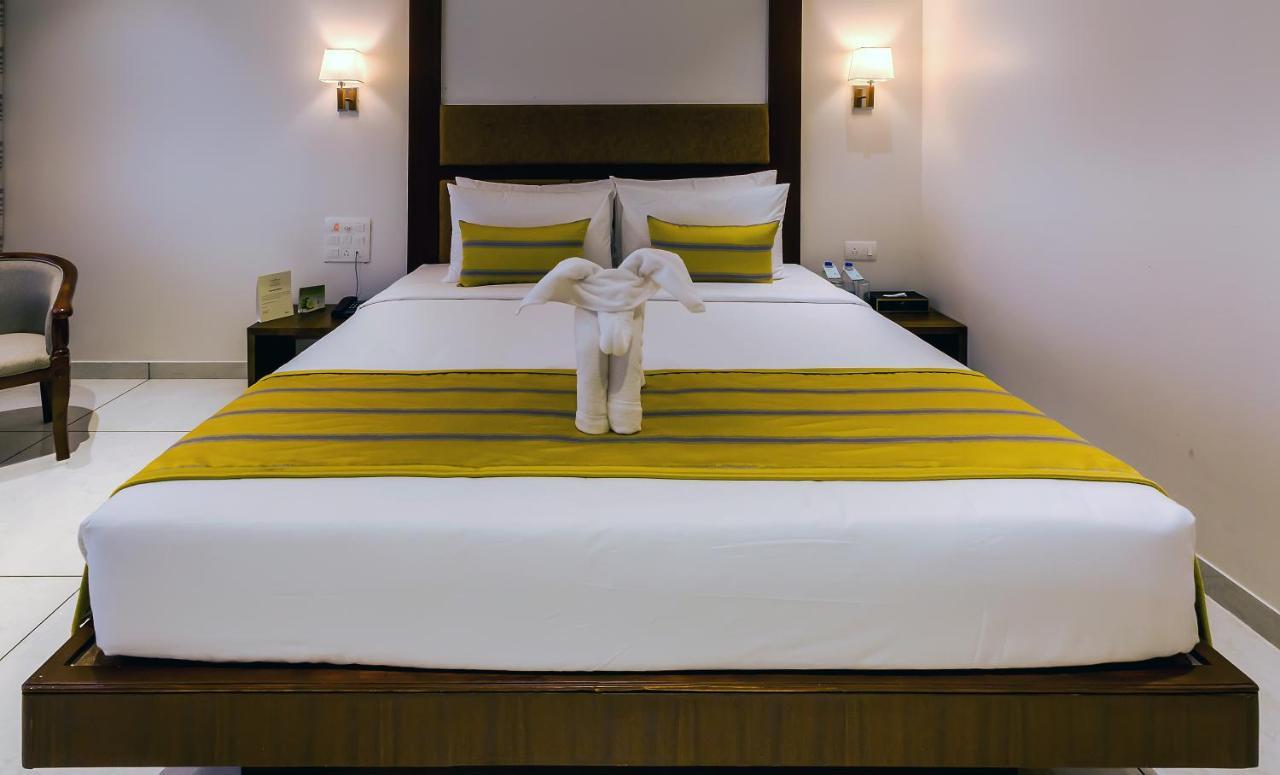 เดอะ เฟิร์น เรซิเดนซี วิชัยปุระ Hotel บิจาปุร์ ภายนอก รูปภาพ